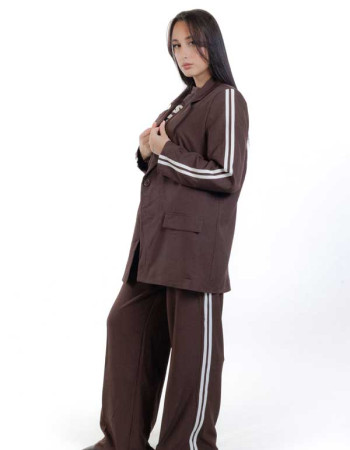 Κουστουμι καφέ με λευκες ριγες 