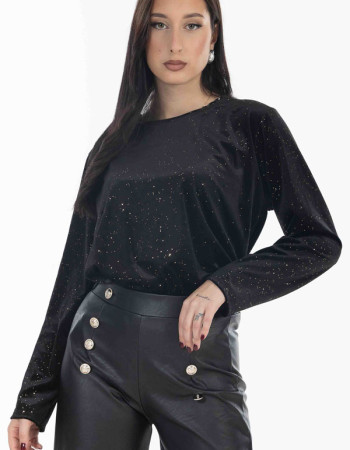Μπλουζα βελουτε σε μαυρη αποχρωση.