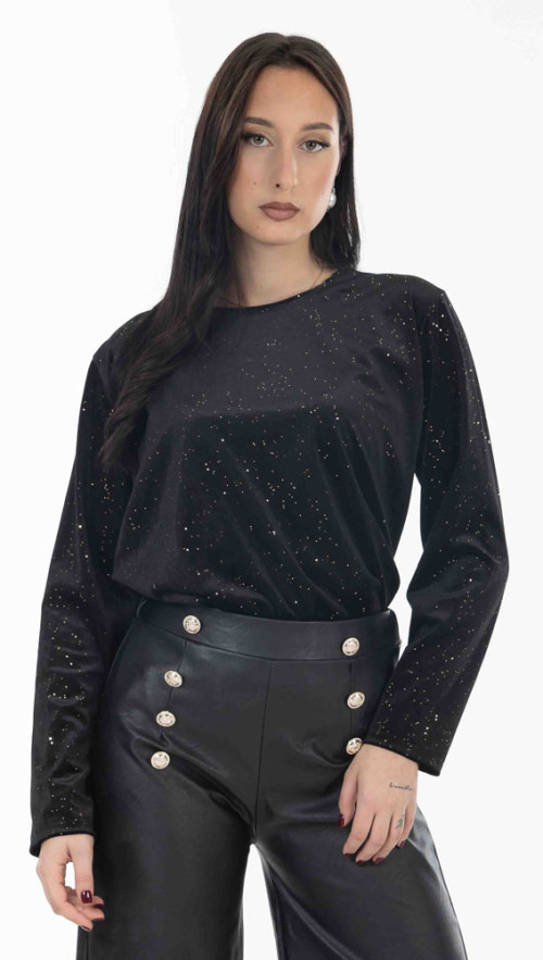 Μπλουζα βελουτε σε μαυρη αποχρωση.