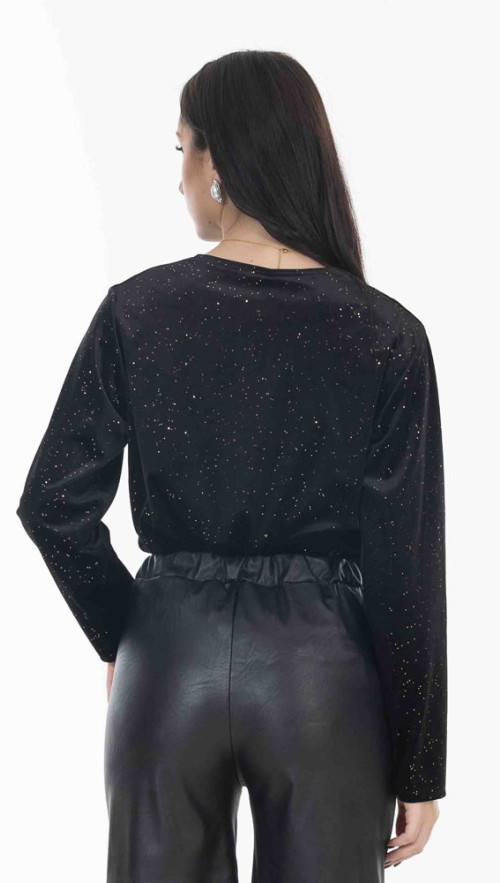 Μπλουζα βελουτε σε μαυρη αποχρωση.