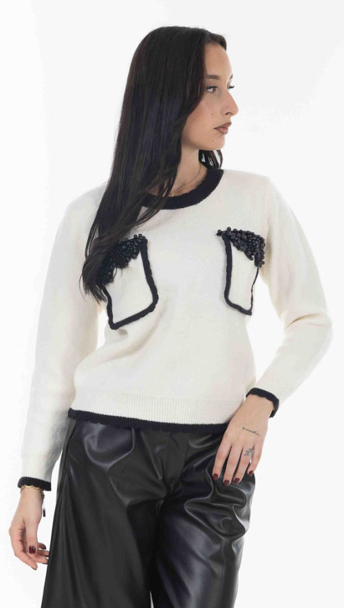 Μπλούζα πλεκτή εκρού με τσέπες στο στήθος και πέρλες