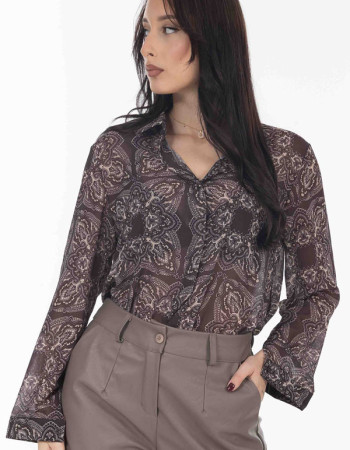 Πουκάμισο oversize με εμπριμέ σε καφέ απόχρωση.