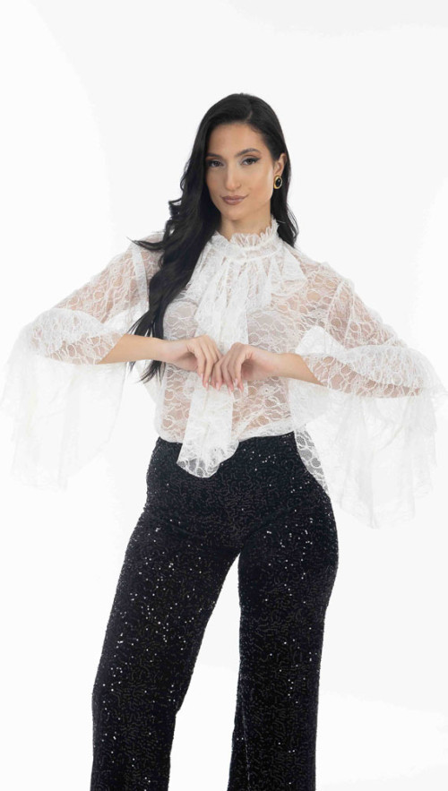 Πουκάμισο με δαντέλα σε λευκή απόχρωση με ωραία φαρδιά μανίκια