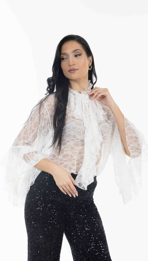 Πουκάμισο με δαντέλα σε λευκή απόχρωση με ωραία φαρδιά μανίκια