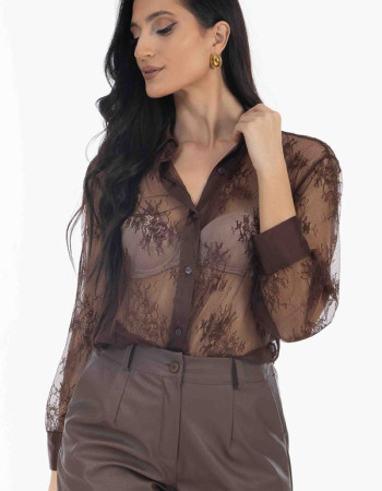 Πουκάμισο με δαντέλα σε καφε αποχρώση. 