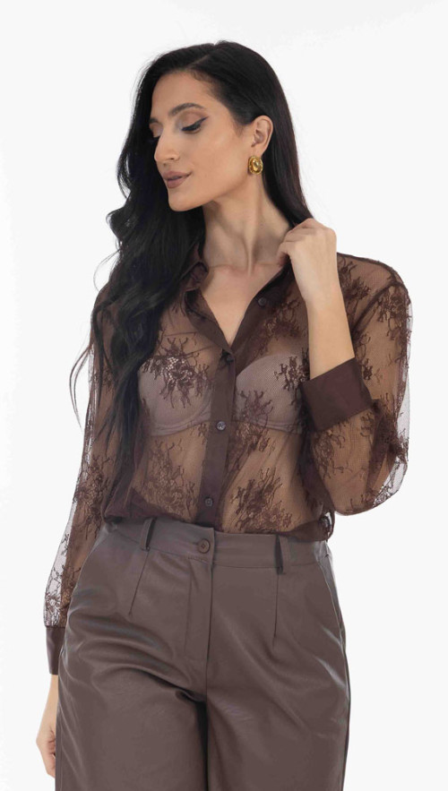 Πουκάμισο με δαντέλα σε καφε αποχρώση. 