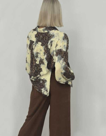 Πουκάμισο σε καφέ με μπεζ λεπτομέρειες