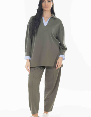 Σετ χακι με ριγέ γιακά.