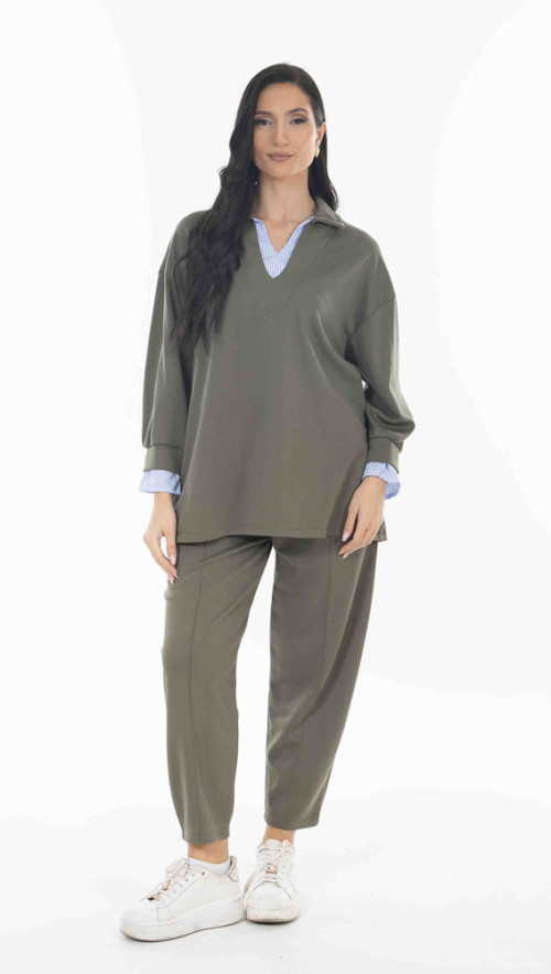 Σετ χακι με ριγέ γιακά.