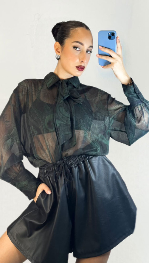 Σορτσ δερματινη σε μαυρη αποχρωση